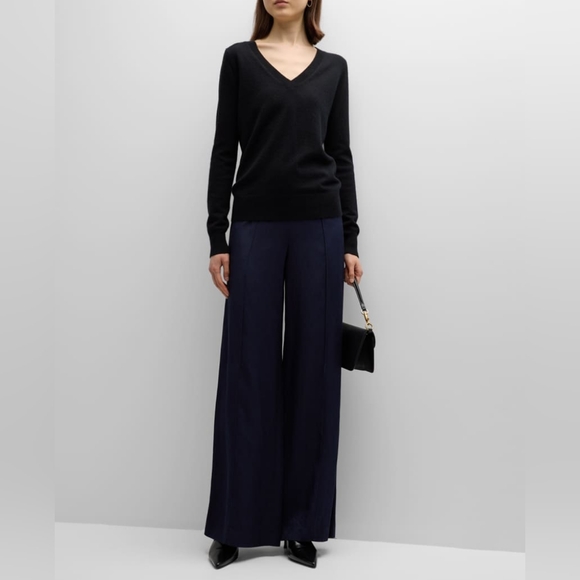 Neiman Marcus Cashmere Collection Cashmere Classic V-Neck Sweater Navy NWT $165 - Picture 3 of 10